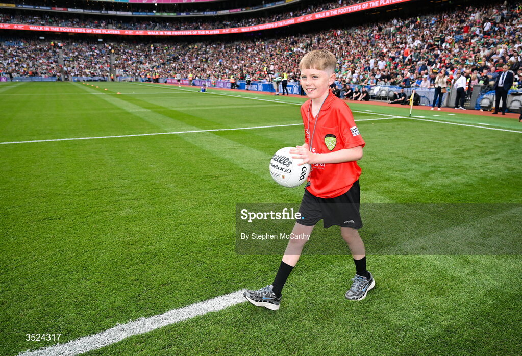 26 July 2026; Darragh Ó Raifeartaigh, Gaelscoil Bhrian Bóroimhe, Sord, Baile Átha Cliath, before presenting the match ball during the GAA Football All-Ireland Senior Championship final match between Kerry and Mayo at Croke Park in Dublin. Photo by Stephen McCarthy/Sportsfile
