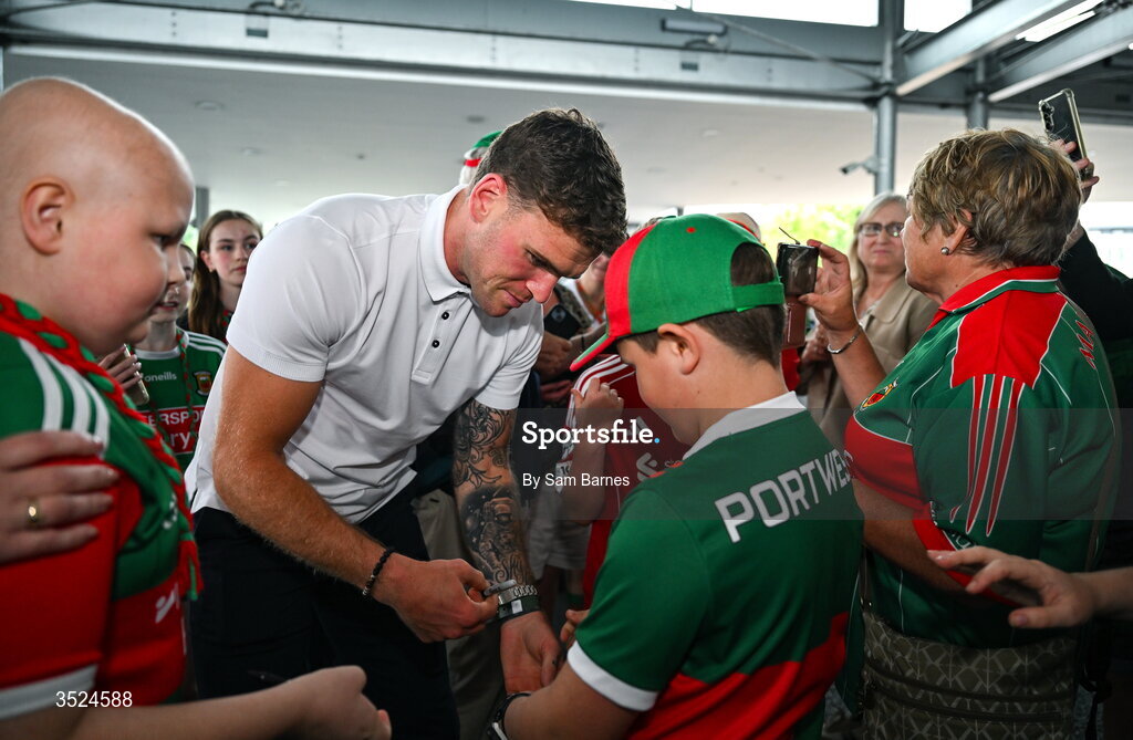 27 July 2026; Jordan Flynn of Mayo celebrates with supporters at Heuston Station in Dublin after being crowned All-Ireland Senior Football champions following their victory over Kerry in the GAA All-Ireland Senior Football Championship final at Croke Park on Sunday. Photo by Sam Barnes/Sportsfile