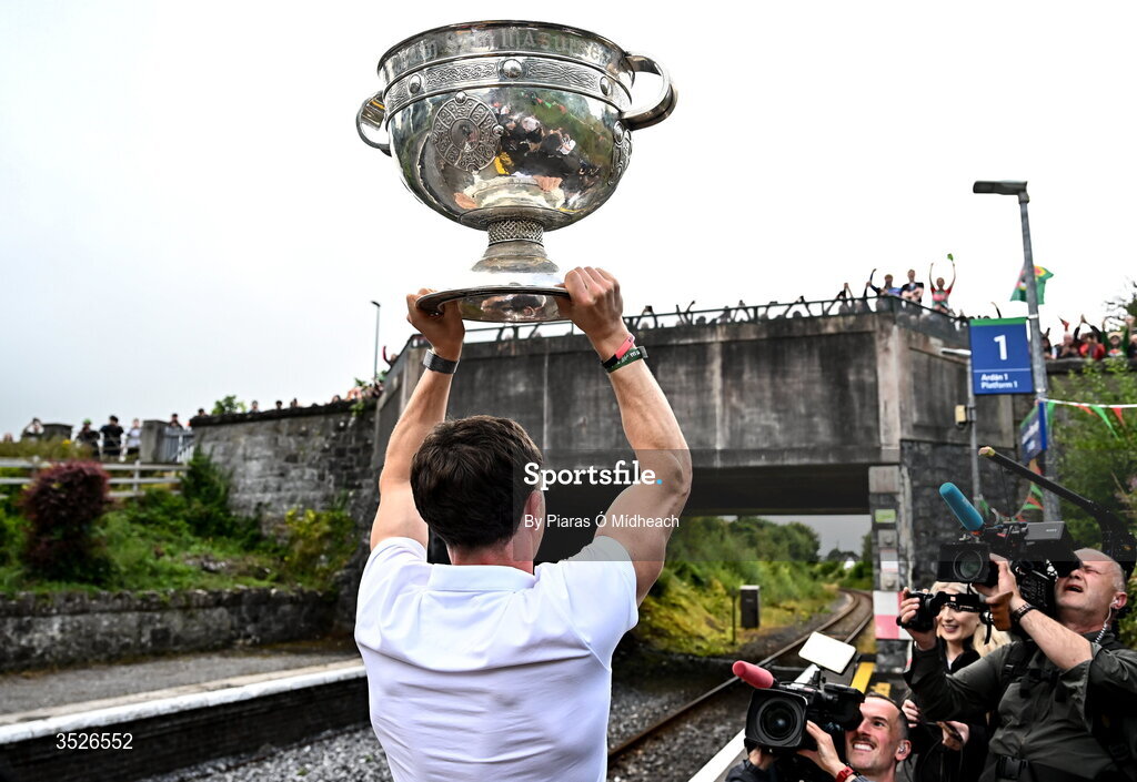 27 July 2026; Mayo captain Jack Coyne celebrates with the Sam Maguire Cup at Castlebar train station before the homecoming celebrations of the All-Ireland Senior Football Champions at Hastings Insurance MacHale Park in Castlebar, Mayo. Photo by Piaras Ó Mídheach/Sportsfile