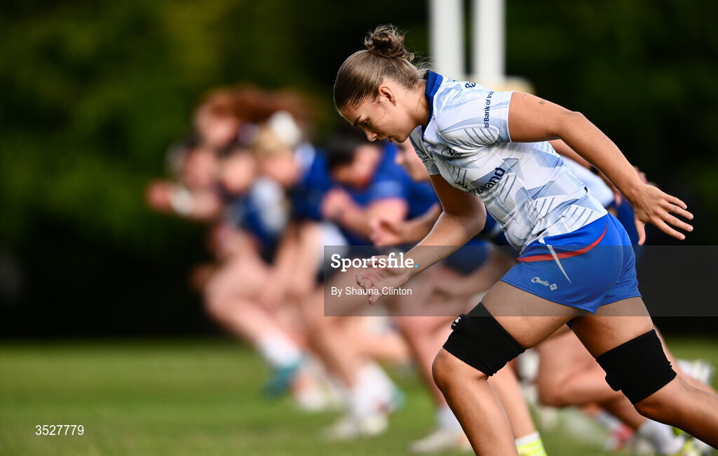 30 July 2026; Clíodhna Ní Chonchobhair, centre, and team-mates during an Leinster rugby women open training session at Kings Hospital School in Dublin. Photo by Shauna Clinton/Sportsfile
