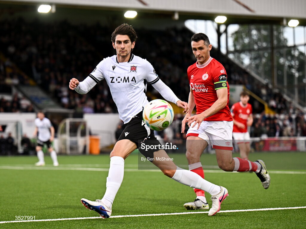 31 July 2026; Harry Groome of Dundalk in action against Carl McHugh of Sligo Rovers during the SSE Airtricity Premier Division match between Dundalk and Sligo Rovers at Oriel Park in Dundalk, Louth. Photo by Ben McShane/Sportsfile
