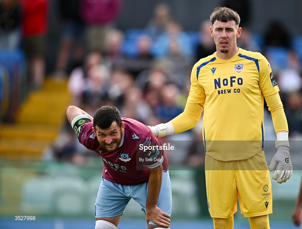 31 July 2026; Drogheda United players Ryan Brennan, left, and goalkeeper Luke Dennison during the SSE Airtricity Men’s Premier Division match between Drogheda United and Shamrock Rovers at Sullivan & Lambe Park in Drogheda, Louth. Photo by Seb Daly/Sportsfile