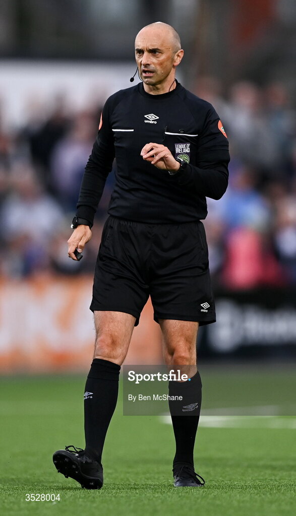 31 July 2026; Referee Neil Doyle during the SSE Airtricity Premier Division match between Dundalk and Sligo Rovers at Oriel Park in Dundalk, Louth. Photo by Ben McShane/Sportsfile