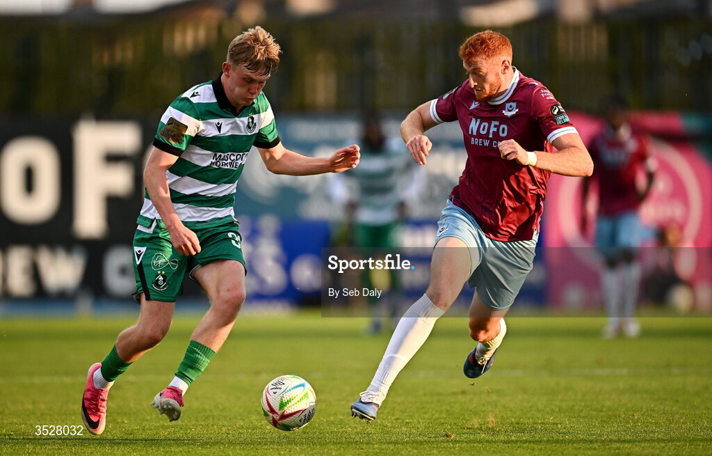 31 July 2026; Michael Noonan of Shamrock Rovers in action against James Bolger of Drogheda United during the SSE Airtricity Men’s Premier Division match between Drogheda United and Shamrock Rovers at Sullivan & Lambe Park in Drogheda, Louth. Photo by Seb Daly/Sportsfile