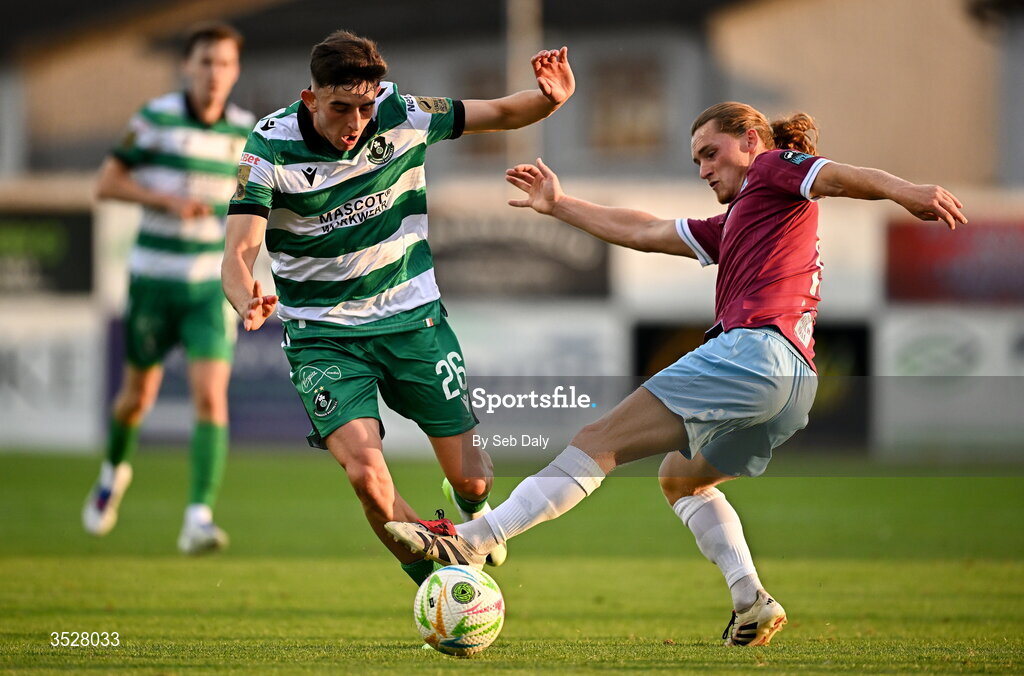 31 July 2026; John O'Sullivan of Shamrock Rovers in action against Alfie Bates of Drogheda United during the SSE Airtricity Men’s Premier Division match between Drogheda United and Shamrock Rovers at Sullivan & Lambe Park in Drogheda, Louth. Photo by Seb Daly/Sportsfile