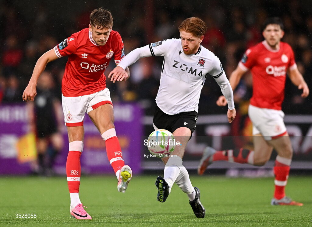 31 July 2026; Jack Shorrock of Sligo Rovers in action against Aodh Dervin of Dundalk during the SSE Airtricity Premier Division match between Dundalk and Sligo Rovers at Oriel Park in Dundalk, Louth. Photo by Ben McShane/Sportsfile