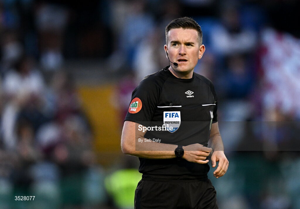 31 July 2026; Referee Aaron O'Dowd during the SSE Airtricity Men’s Premier Division match between Drogheda United and Shamrock Rovers at Sullivan & Lambe Park in Drogheda, Louth. Photo by Seb Daly/Sportsfile