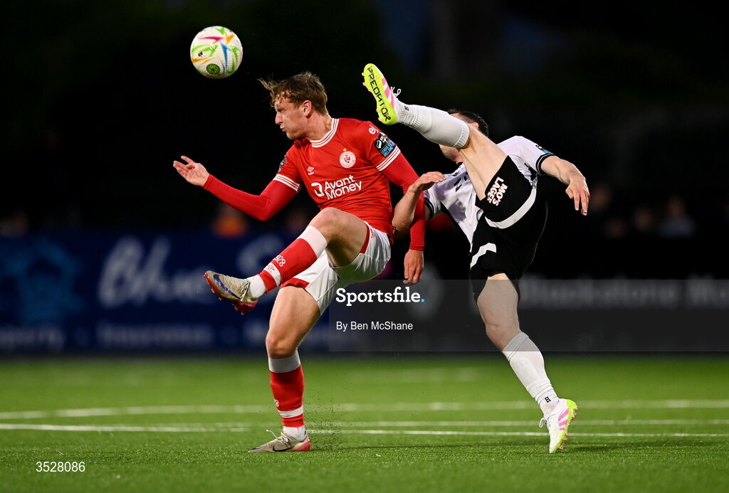 31 July 2026; Daire Patton of Sligo Rovers in action against Bobby Burns of Dundalk during the SSE Airtricity Premier Division match between Dundalk and Sligo Rovers at Oriel Park in Dundalk, Louth. Photo by Ben McShane/Sportsfile