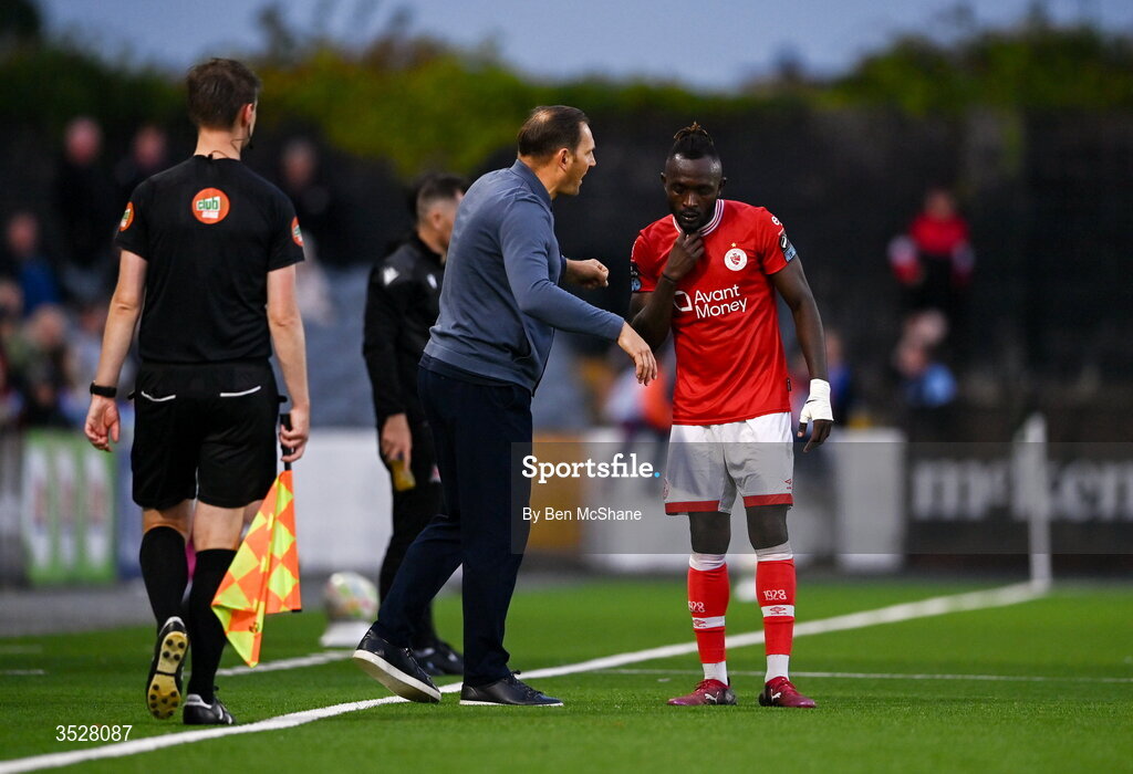 31 July 2026; Sligo Rovers manager Darren Purse speaking with Jeannot Esua of Sligo Rovers during the SSE Airtricity Premier Division match between Dundalk and Sligo Rovers at Oriel Park in Dundalk, Louth. Photo by Ben McShane/Sportsfile