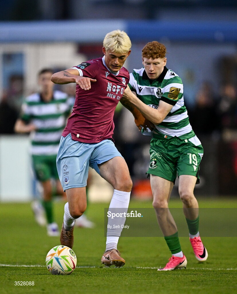 31 July 2026; Jago Godden of Drogheda United in action against Adam Brennan of Shamrock Rovers during the SSE Airtricity Men’s Premier Division match between Drogheda United and Shamrock Rovers at Sullivan & Lambe Park in Drogheda, Louth. Photo by Seb Daly/Sportsfile