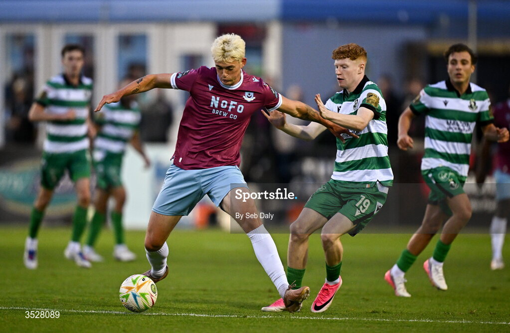 31 July 2026; Jago Godden of Drogheda United in action against Adam Brennan of Shamrock Rovers during the SSE Airtricity Men’s Premier Division match between Drogheda United and Shamrock Rovers at Sullivan & Lambe Park in Drogheda, Louth. Photo by Seb Daly/Sportsfile
