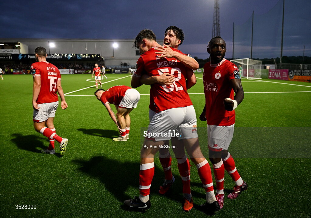 31 July 2026; Gareth McElroy of Sligo Rovers, 52, celebrates with team-mates Seb Quirk and Jeannot Esua, right, after scoring their side's first goal during the SSE Airtricity Premier Division match between Dundalk and Sligo Rovers at Oriel Park in Dundalk, Louth. Photo by Ben McShane/Sportsfile