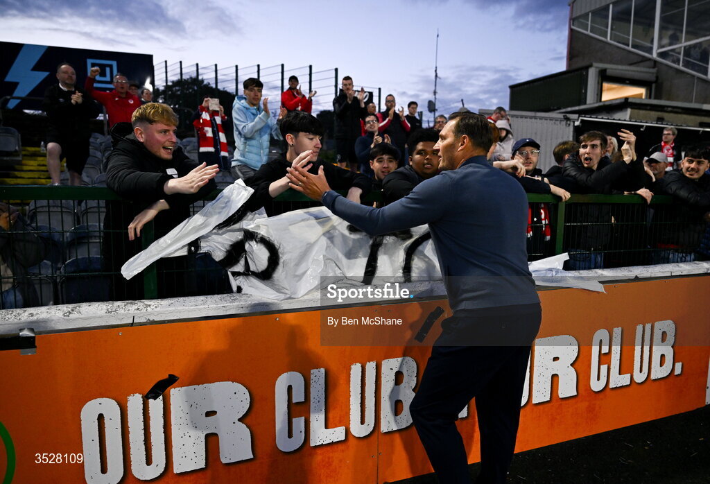 31 July 2026; Sligo Rovers manager Darren Purse with supporters after the SSE Airtricity Premier Division match between Dundalk and Sligo Rovers at Oriel Park in Dundalk, Louth. Photo by Ben McShane/Sportsfile