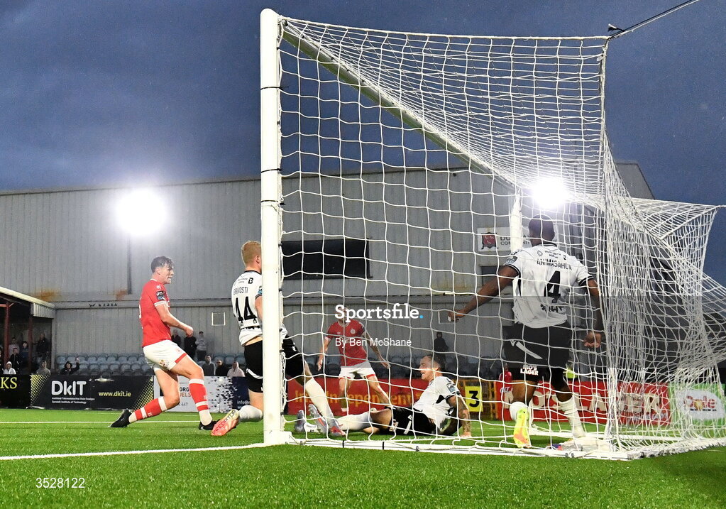 31 July 2026; Gareth McElroy of Sligo Rovers scores his side's first goal, in the 91st minute, during the SSE Airtricity Premier Division match between Dundalk and Sligo Rovers at Oriel Park in Dundalk, Louth. Photo by Ben McShane/Sportsfile