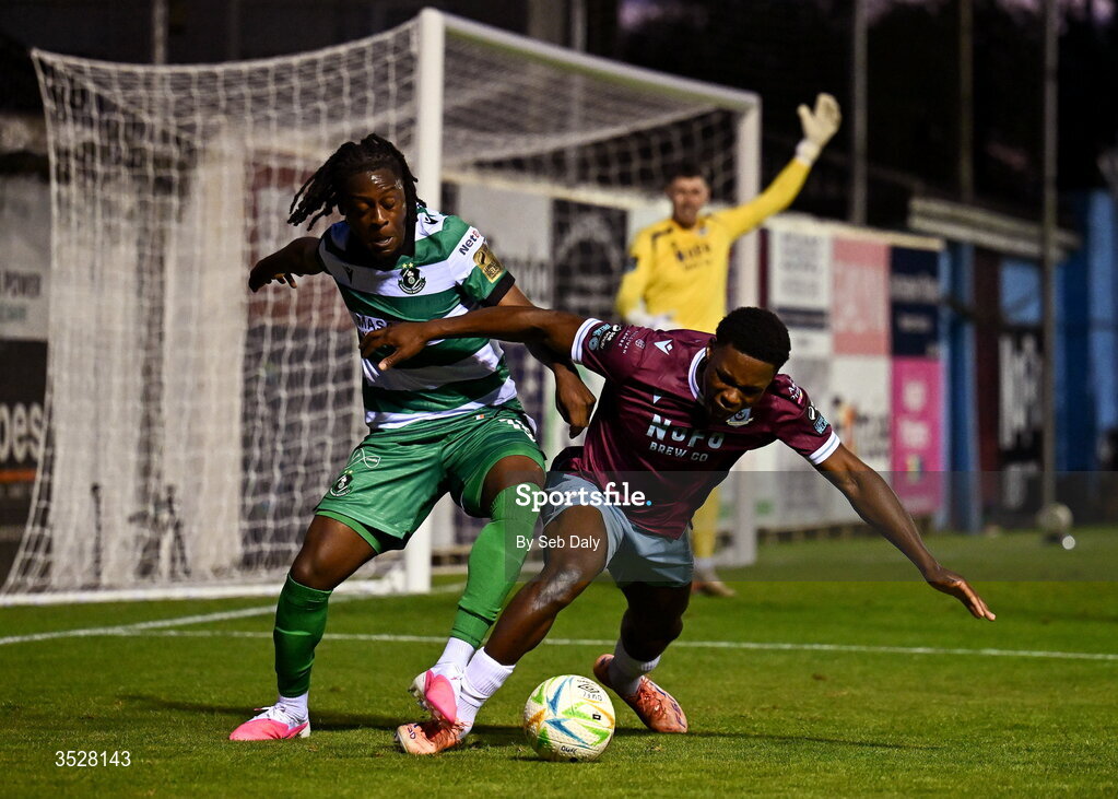 31 July 2026; Edwin Agbaje of Drogheda United in action against Jonathan Afolabi of Shamrock Rovers during the SSE Airtricity Men’s Premier Division match between Drogheda United and Shamrock Rovers at Sullivan & Lambe Park in Drogheda, Louth. Photo by Seb Daly/Sportsfile
