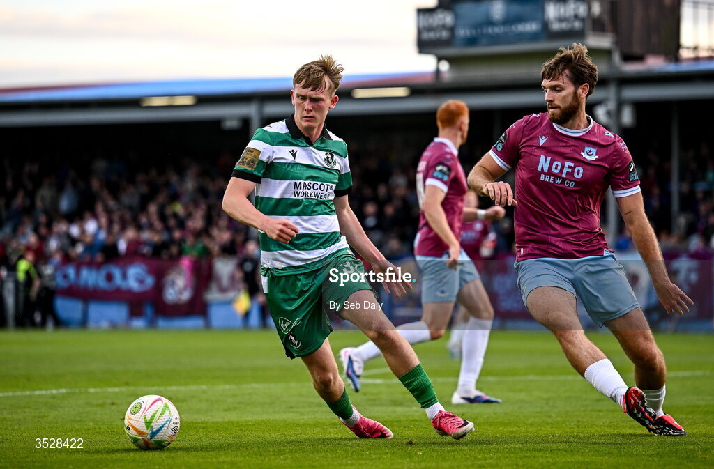 31 July 2026; Michael Noonan of Shamrock Rovers in action against Conor Keeley of Drogheda United during the SSE Airtricity Men’s Premier Division match between Drogheda United and Shamrock Rovers at Sullivan & Lambe Park in Drogheda, Louth. Photo by Seb Daly/Sportsfile