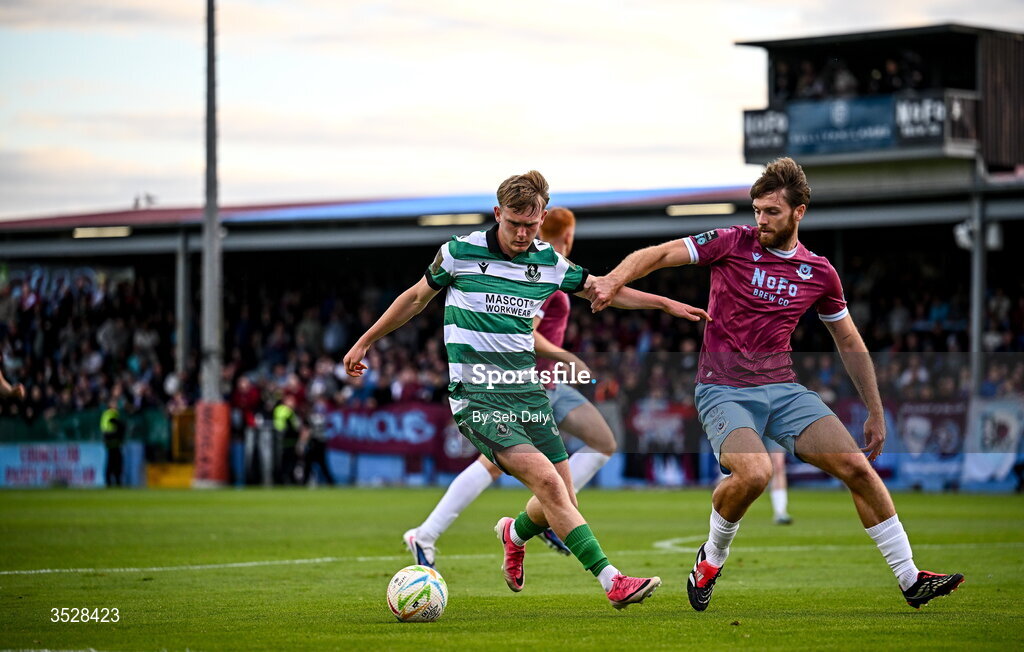 31 July 2026; Michael Noonan of Shamrock Rovers in action against Conor Keeley of Drogheda United during the SSE Airtricity Men’s Premier Division match between Drogheda United and Shamrock Rovers at Sullivan & Lambe Park in Drogheda, Louth. Photo by Seb Daly/Sportsfile