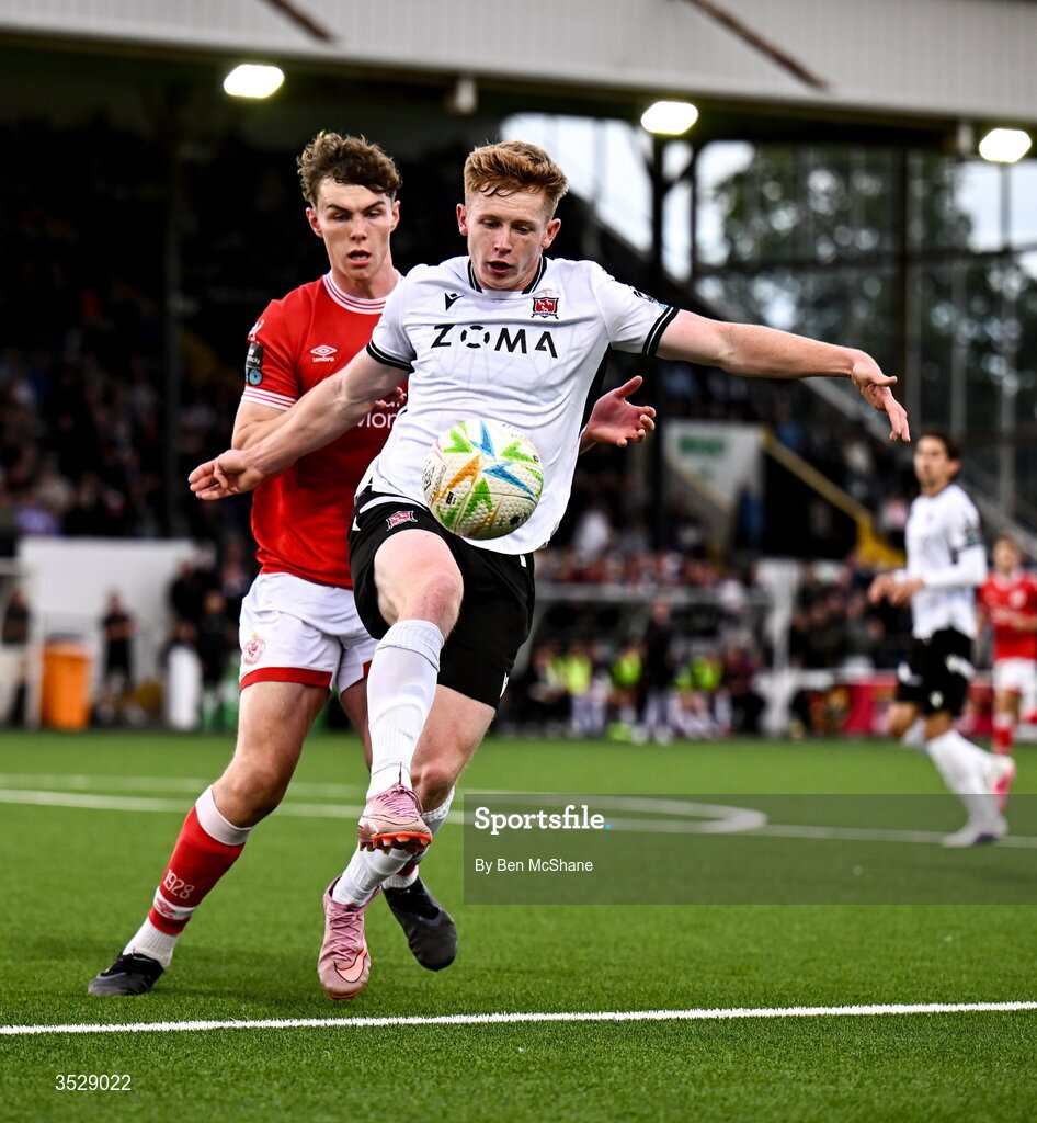 31 July 2026; Cian Dillon of Dundalk and Gareth McElroy of Sligo Rovers during the SSE Airtricity Premier Division match between Dundalk and Sligo Rovers at Oriel Park in Dundalk, Louth. Photo by Ben McShane/Sportsfile