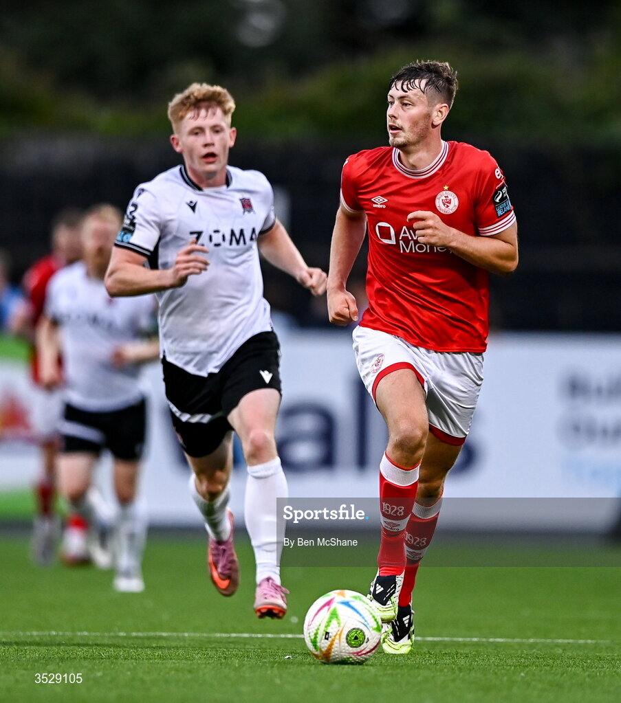 31 July 2026; Ollie Denham of Sligo Rovers and Cian Dillon of Dundalk during the SSE Airtricity Premier Division match between Dundalk and Sligo Rovers at Oriel Park in Dundalk, Louth. Photo by Ben McShane/Sportsfile
