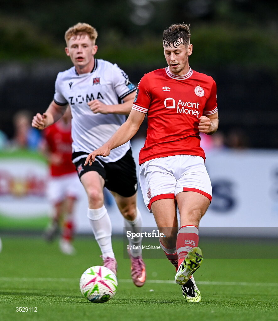 31 July 2026; Ollie Denham of Sligo Rovers and Cian Dillon of Dundalk during the SSE Airtricity Premier Division match between Dundalk and Sligo Rovers at Oriel Park in Dundalk, Louth. Photo by Ben McShane/Sportsfile