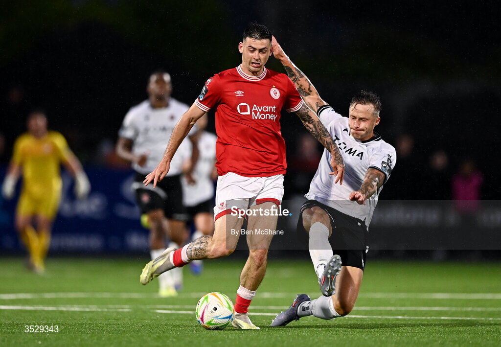 31 July 2026; Cian Kavanagh of Sligo Rovers and Rob Cornwall of Dundalk during the SSE Airtricity Premier Division match between Dundalk and Sligo Rovers at Oriel Park in Dundalk, Louth. Photo by Ben McShane/Sportsfile