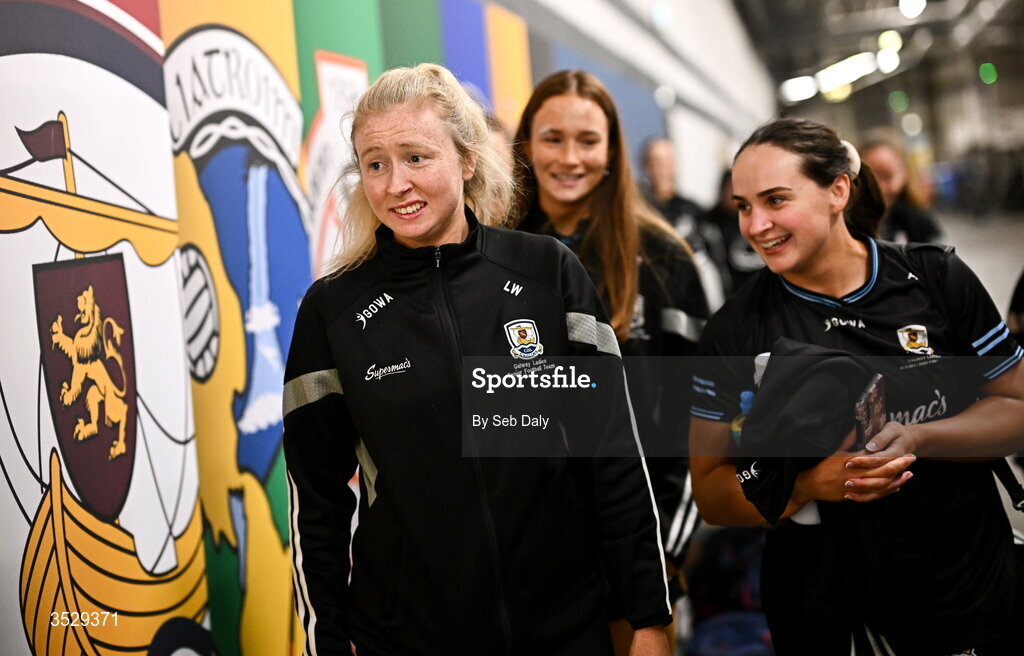 2 August 2026; Louise Ward of Galway, left, and teammates arrive before the LGFA TG4 All-Ireland Senior Championship final match between Galway and Kerry at Croke Park in Dublin. Photo by Seb Daly/Sportsfile