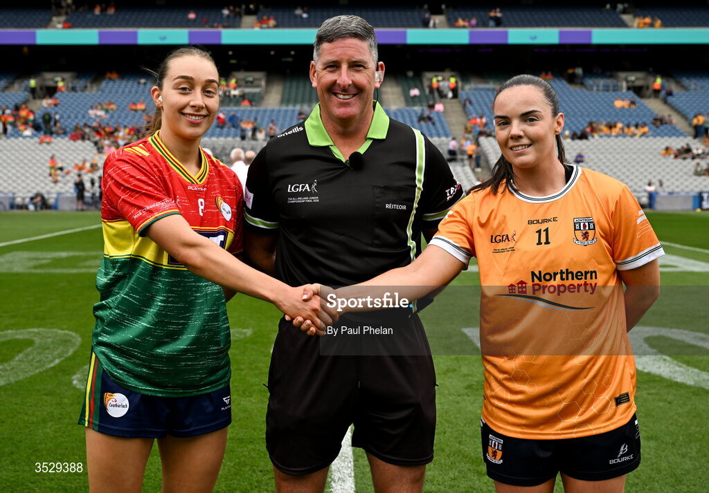 2 August 2026; Referee Conor McCarthy, centre, is joined by Carlow captain Róisín Bailey. left and Antrim captain Bronagh Devlin for the coin toss before the LGFA TG4 All-Ireland Junior Championship final match between Antrim and Carlow at Croke Park in Dublin. Photo by Paul Phelan/Sportsfile