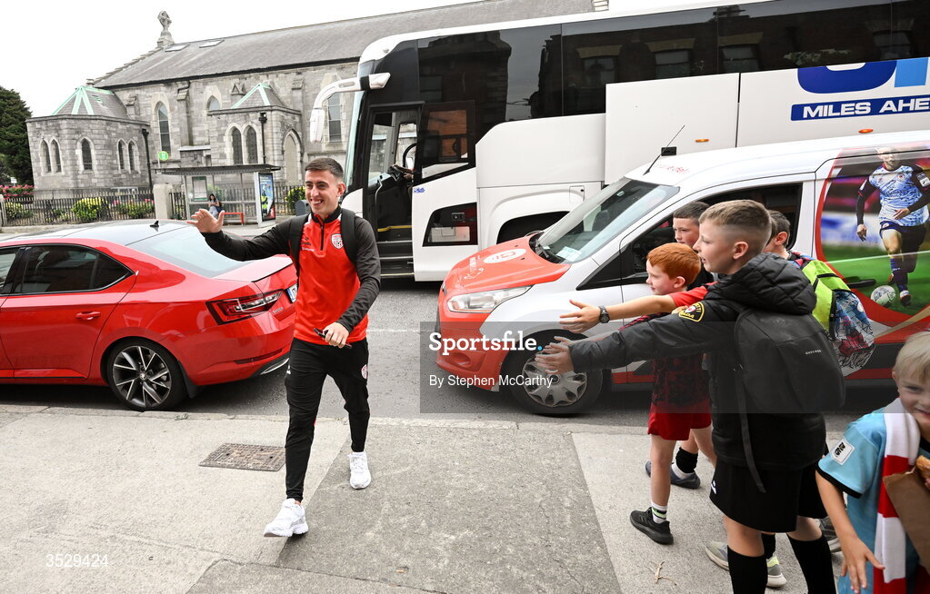 2 August 2026; Darragh Burns of Derry City arrives for the SSE Airtricity Men's Premier Division match between St Patrick's Athletic and Derry City at Richmond Park in Dublin. Photo by Stephen McCarthy/Sportsfile