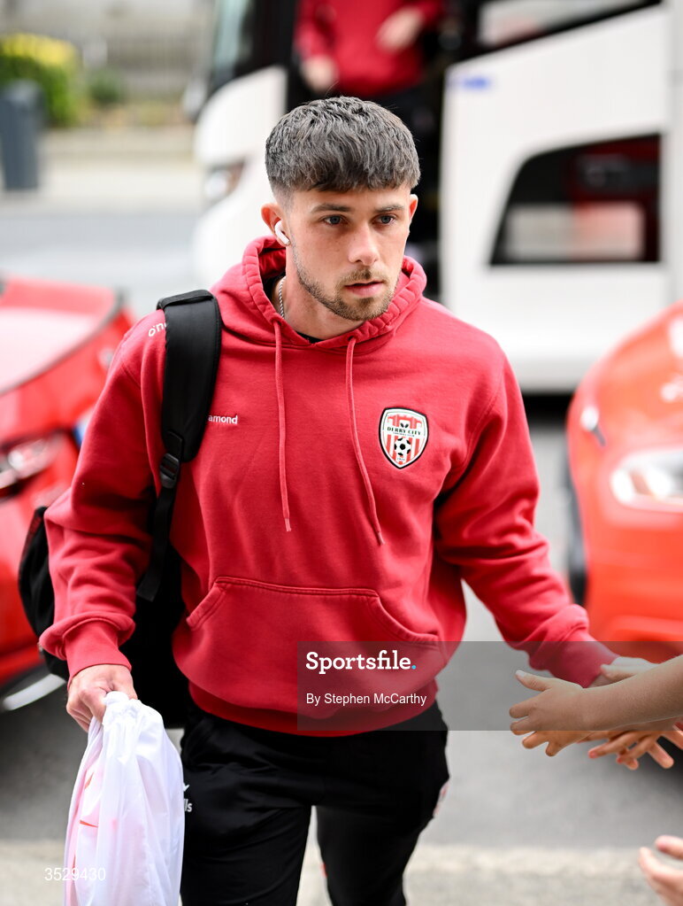 2 August 2026; Adam O'Reilly of Derry City arrives for the SSE Airtricity Men's Premier Division match between St Patrick's Athletic and Derry City at Richmond Park in Dublin. Photo by Stephen McCarthy/Sportsfile