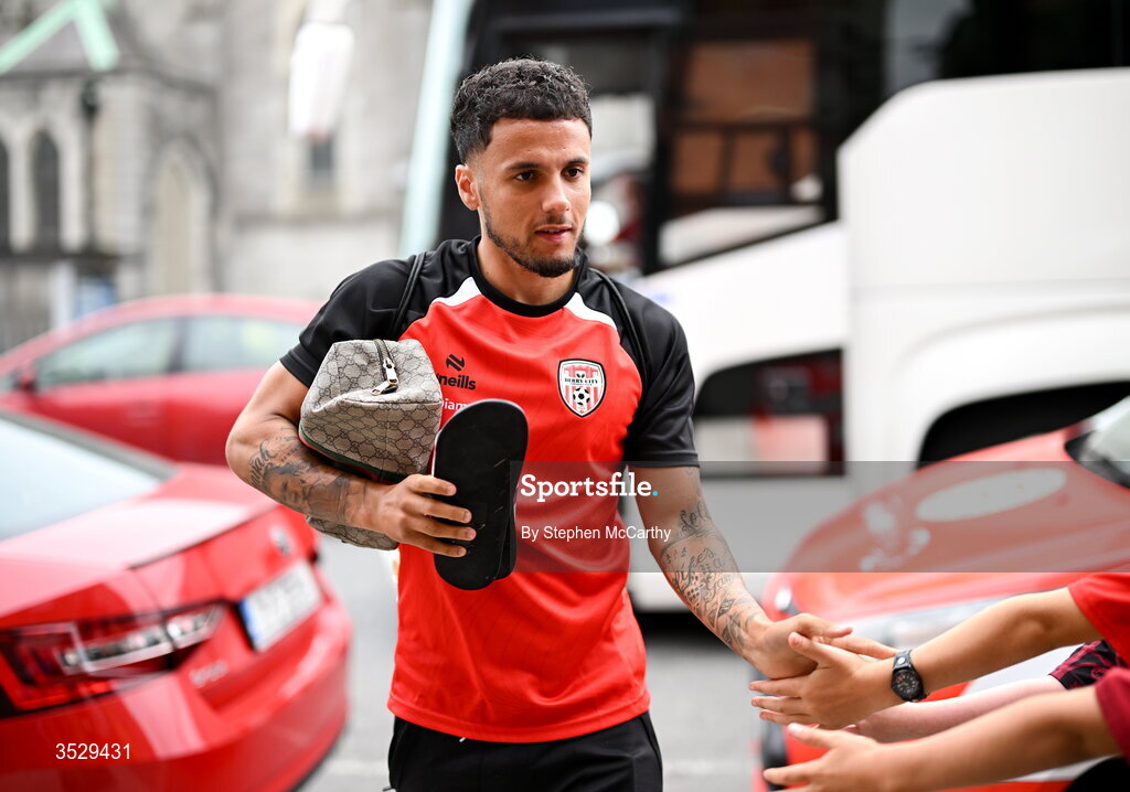 2 August 2026; Tyler Smith of Derry City arrives for the SSE Airtricity Men's Premier Division match between St Patrick's Athletic and Derry City at Richmond Park in Dublin. Photo by Stephen McCarthy/Sportsfile