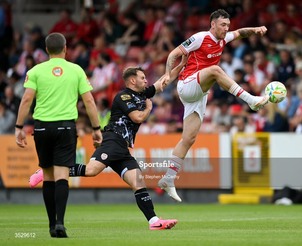 2 August 2026; Ryan Edmondson of St Patrick's Athletic in action against Jamie Stott of Derry City during the SSE Airtricity Men's Premier Division match between St Patrick's Athletic and Derry City at Richmond Park in Dublin. Photo by Stephen McCarthy/Sportsfile