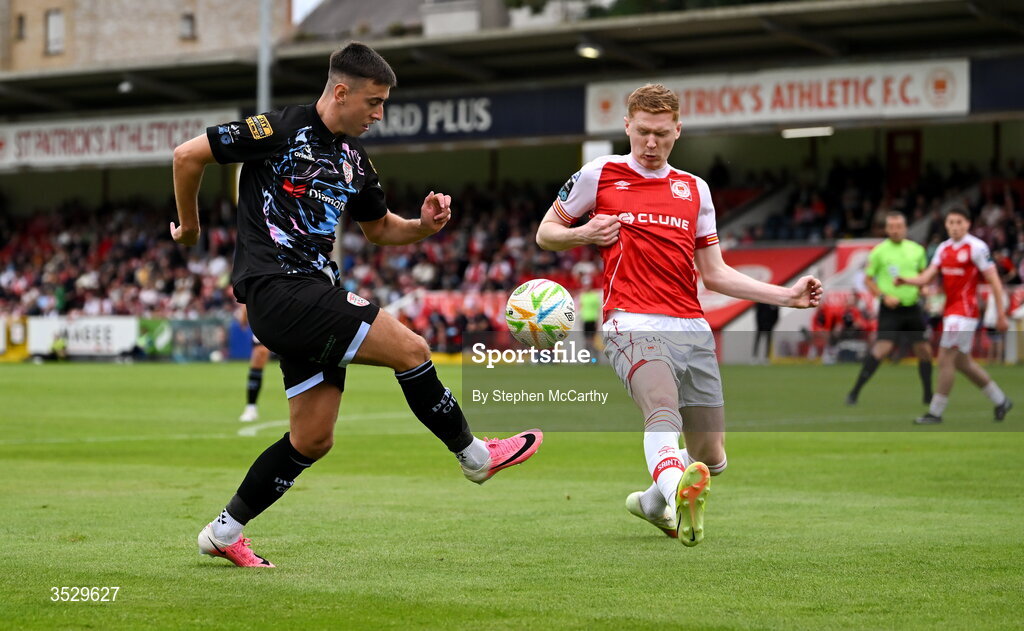 2 August 2026; Darragh Burns of Derry City in action against Darragh Nugent of St Patrick's Athletic during the SSE Airtricity Men's Premier Division match between St Patrick's Athletic and Derry City at Richmond Park in Dublin. Photo by Stephen McCarthy/Sportsfile