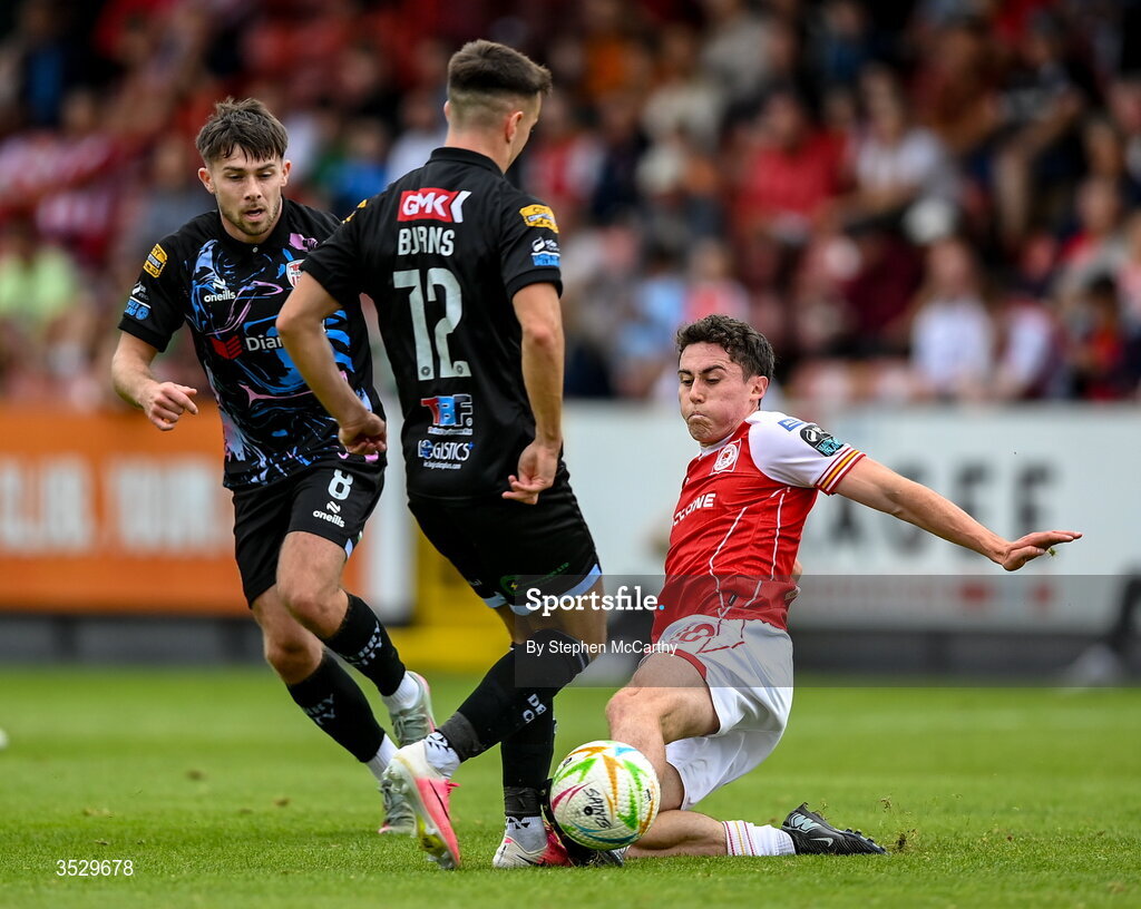 2 August 2026; Kian Leavy of St Patrick's Athletic in action against Darragh Burns and Adam O'Reilly, left, of Derry City during the SSE Airtricity Men's Premier Division match between St Patrick's Athletic and Derry City at Richmond Park in Dublin. Photo by Stephen McCarthy/Sportsfile