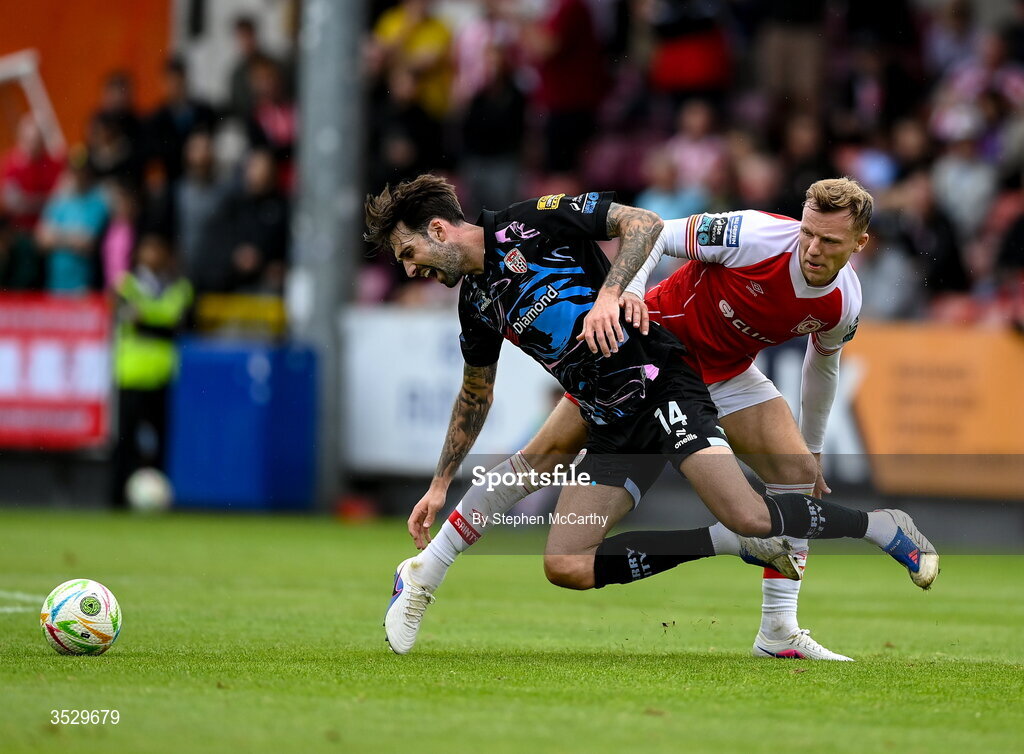 2 August 2026; Ellis Chapman of Derry City is tackled by Jamie Lennon of St Patrick's Athletic during the SSE Airtricity Men's Premier Division match between St Patrick's Athletic and Derry City at Richmond Park in Dublin. Photo by Stephen McCarthy/Sportsfile