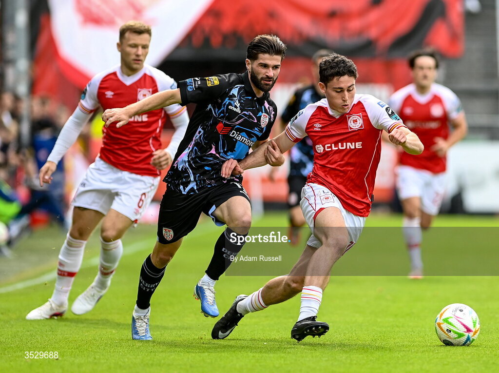 2 August 2026; Kian Leavy of St Patrick's Athletic in action against Brandon Fleming of Derry City during the SSE Airtricity Men's Premier Division match between St Patrick's Athletic and Derry City at Richmond Park in Dublin. Photo by Adam Russell/Sportsfile