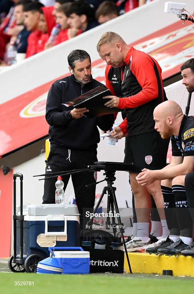 2 August 2026; Derry City manager Tiernan Lynch with first team coach Andy Mitchell, right, during the SSE Airtricity Men's Premier Division match between St Patrick's Athletic and Derry City at Richmond Park in Dublin. Photo by Stephen McCarthy/Sportsfile