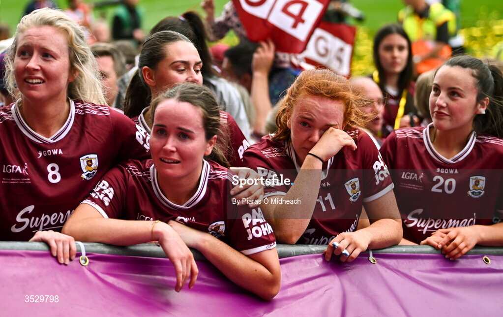 2 August 2026; Galway players, from left, Louise Ward, Nicola Ward, Kate Slevin and Hannah Mangan during their the speech from their captain Kate Geraghty, not pictured, after victory in the LGFA TG4 All-Ireland Senior Championship final match between Galway and Kerry at Croke Park in Dublin. Photo by Piaras Ó Mídheach/Sportsfile