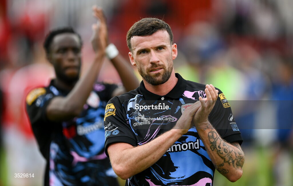 2 August 2026; Patrick McClean of Derry City acknowledges his side's supporters the SSE Airtricity Men's Premier Division match between St Patrick's Athletic and Derry City at Richmond Park in Dublin. Photo by Stephen McCarthy/Sportsfile