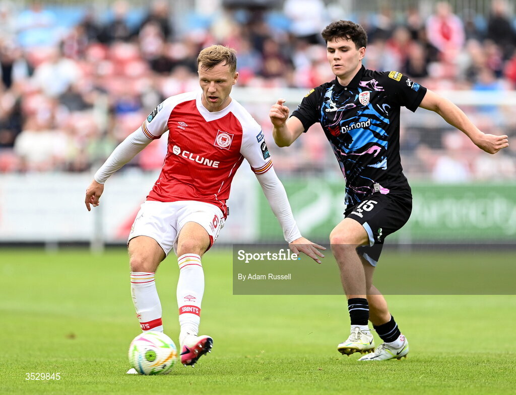 2 August 2026; Jamie Lennon of St Patrick's Athletic in action against James Clarke of Derry City during the SSE Airtricity Men's Premier Division match between St Patrick's Athletic and Derry City at Richmond Park in Dublin. Photo by Adam Russell/Sportsfile