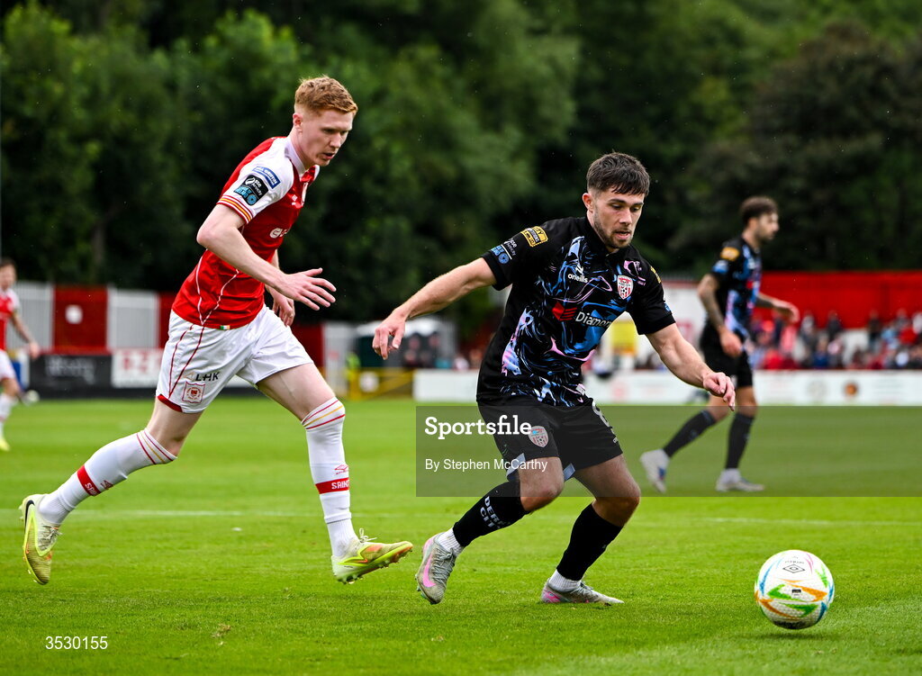 2 August 2026; Adam O'Reilly of Derry City in action against Darragh Nugent of St Patrick's Athletic during the SSE Airtricity Men's Premier Division match between St Patrick's Athletic and Derry City at Richmond Park in Dublin. Photo by Stephen McCarthy/Sportsfile