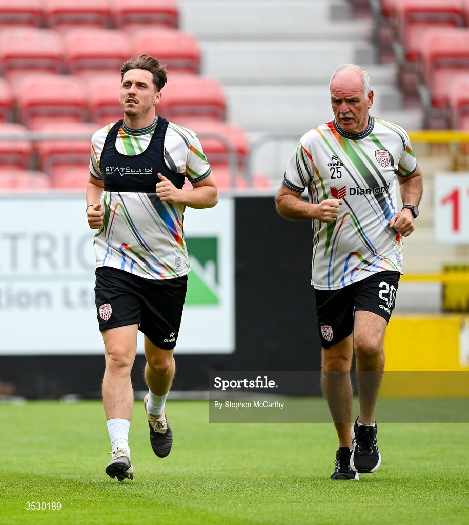 2 August 2026; Derry City's Gavin Whyte and kitman George Harkin during a run before the SSE Airtricity Men's Premier Division match between St Patrick's Athletic and Derry City at Richmond Park in Dublin. Photo by Stephen McCarthy/Sportsfile