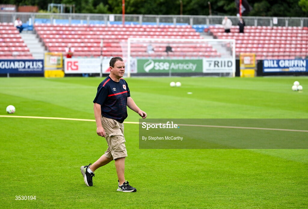 2 August 2026; St Patrick's Athletic groundsman Dave Carter before the SSE Airtricity Men's Premier Division match between St Patrick's Athletic and Derry City at Richmond Park in Dublin. Photo by Stephen McCarthy/Sportsfile