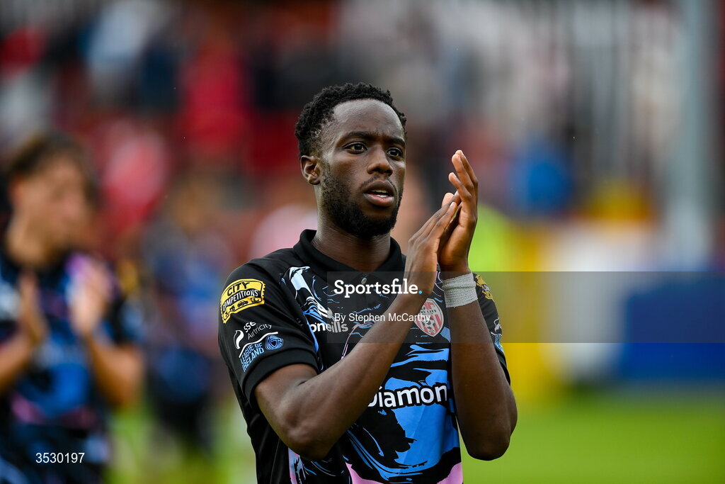 2 August 2026; James Olayinka of Derry City acknowledges his side's supporters after the SSE Airtricity Men's Premier Division match between St Patrick's Athletic and Derry City at Richmond Park in Dublin. Photo by Stephen McCarthy/Sportsfile