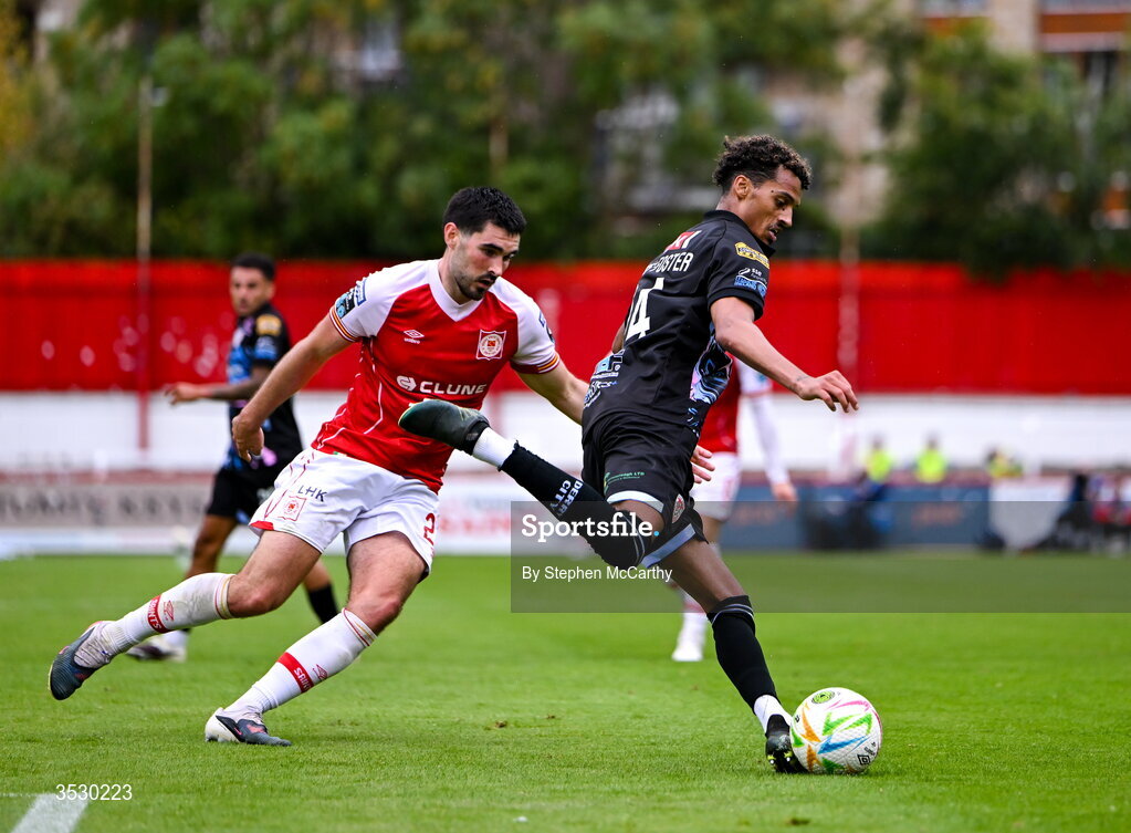 2 August 2026; Brooklyn Lyons-Foster of Derry City in action against Luke Turner of St Patrick's Athletic during the SSE Airtricity Men's Premier Division match between St Patrick's Athletic and Derry City at Richmond Park in Dublin. Photo by Stephen McCarthy/Sportsfile