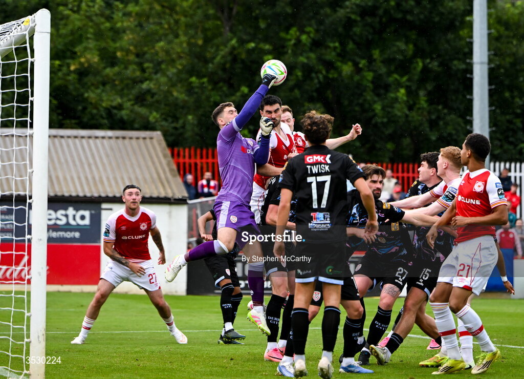 2 August 2026; Derry City goalkeeper Brian Maher punches the ball clear during the SSE Airtricity Men's Premier Division match between St Patrick's Athletic and Derry City at Richmond Park in Dublin. Photo by Stephen McCarthy/Sportsfile