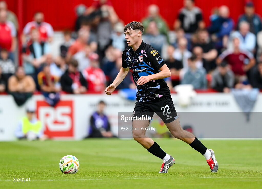 2 August 2026; Conor Barr of Derry City during the SSE Airtricity Men's Premier Division match between St Patrick's Athletic and Derry City at Richmond Park in Dublin. Photo by Stephen McCarthy/Sportsfile