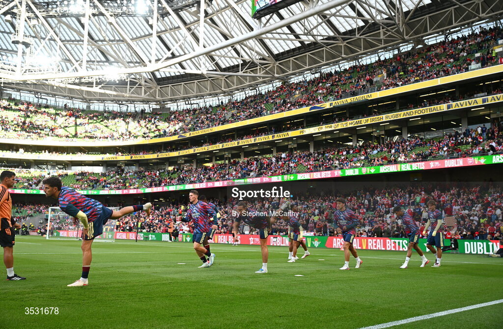 5 August 2026; Arsenal players warm up before the pre-season friendly match between Arsenal and Real Betis at the Aviva Stadium in Dublin. Photo by Stephen McCarthy/Sportsfile