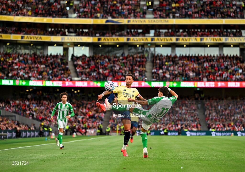 5 August 2026; Ben White of Arsenal in action against Fran García of Real Betis during the pre-season friendly match between Arsenal and Real Betis at the Aviva Stadium in Dublin. Photo by Stephen McCarthy/Sportsfile