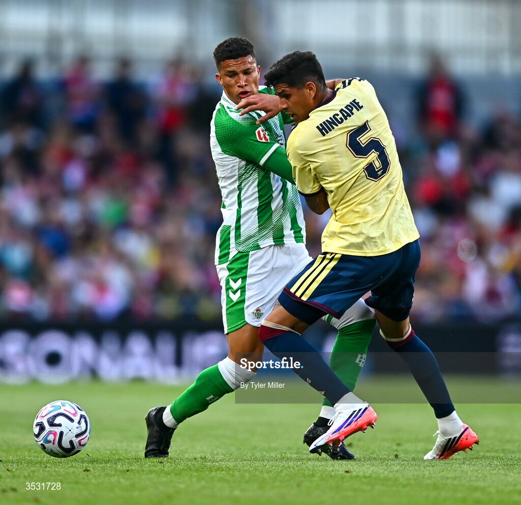 5 August 2026; Nelson Deossa of Real Betis in action against Piero Hincapié of Arsenal during the pre-season friendly match between Arsenal and Real Betis at the Aviva Stadium in Dublin. Photo by Tyler Miller/Sportsfile