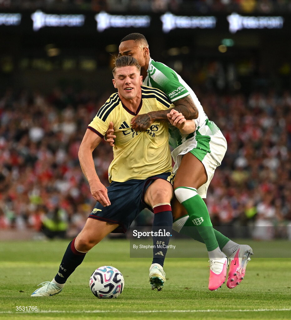 5 August 2026; Viktor Gyökeres of Arsenal in action against Natan of Real Betis during the pre-season friendly match between Arsenal and Real Betis at the Aviva Stadium in Dublin. Photo by Stephen McCarthy/Sportsfile